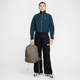 Nike Aura HF7007 24L Backpack, Mink Brown/Mink Brown/Matte Silver, Einheitsgröße, SPORTSWEAR