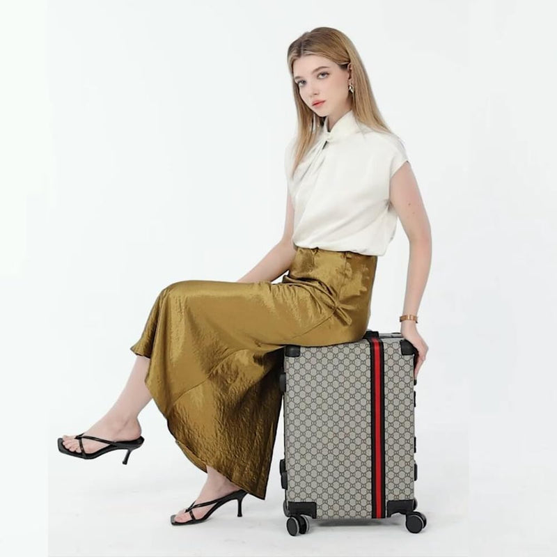 VH&GRED Fashionable & Durable Leather Suitcase - Lightweight Large Travel Luggage for Women with 4 Spinner Wheels, TSA Lock, Water-Resistant Elegant Design