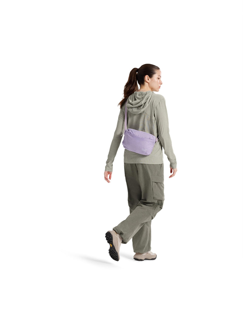 Arc'teryx Heliad Crossbody Unisex | Streamlined Bag for the Day's Essentials | Mallow, One Size