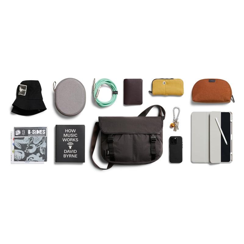 Bellroy Cinch Messenger (12 liter lightweight shoulder bag, water-resistant fabric, effortless organization) - Charcoal