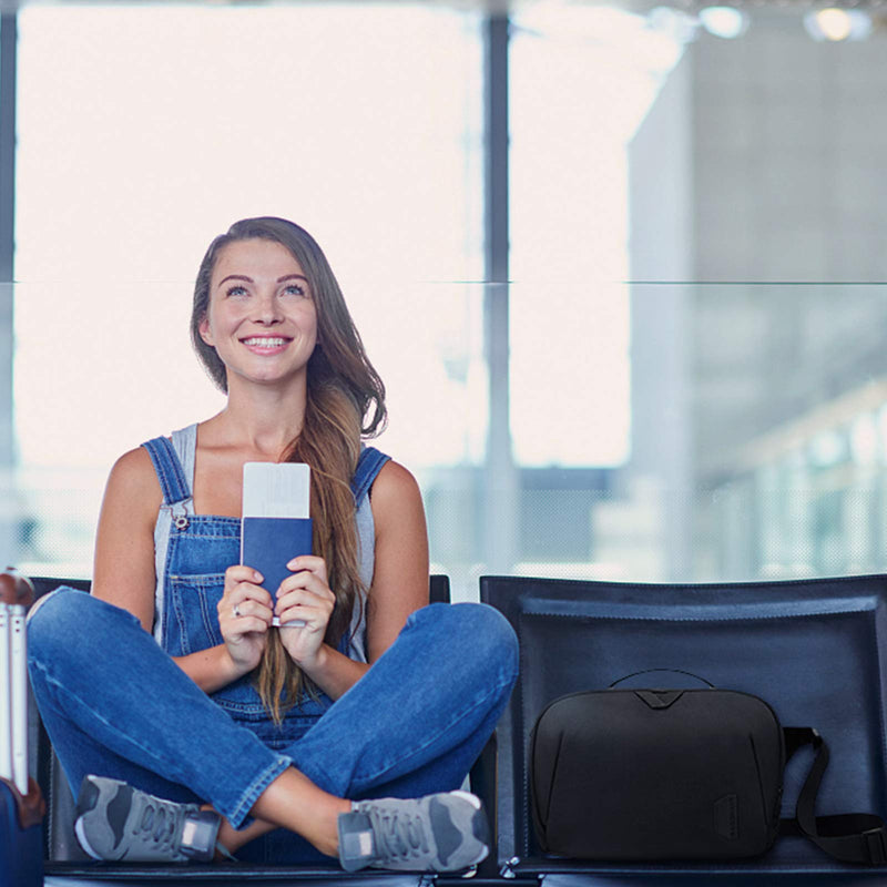 BAGSMART Bag for DSLR Camera, Waterproof Crossbody Camera Case with Padded Shoulder Strap, Anti-Theft Shoulder Bag, Black