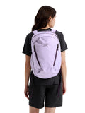 Arc'teryx Mantis 26 Backpack Unisex | Highly Versatile 26L Daypack | Mallow/Moondrop, One Size