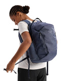 Arc'teryx Mantis 26 Backpack Unisex | Highly Versatile 26L Daypack | Dark Stratus, One Size
