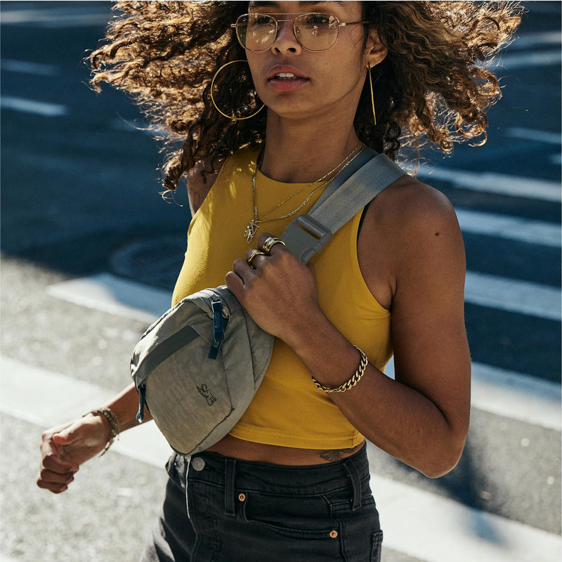 Chrome Industries Sabin Sling Bag for Men and Women – Large Main Compartment, Lightweight Recycled Materials – 3L, Black