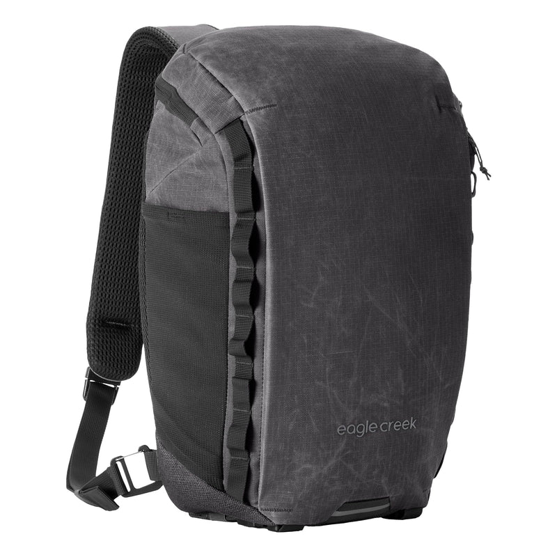 eagle creek Explore Sling Pack - Compact Crossbody Sling Bag With Cushioned Back Panel, Reinforced Side Grab Handle & Stretchy Mesh Side Pockets - Travel Accessories - Black