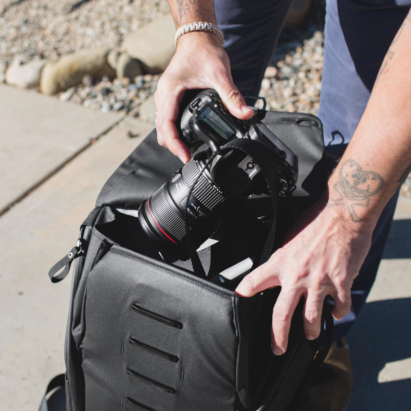 Peak Design Everyday Backpack 30L, Black, MagLatch Top, Dual Side Access, FlexFold Dividers, Fits 15" or 16" Laptop, For Camera Carry, Daily Commutes or Travel, Versatile Backpack for Men and Women