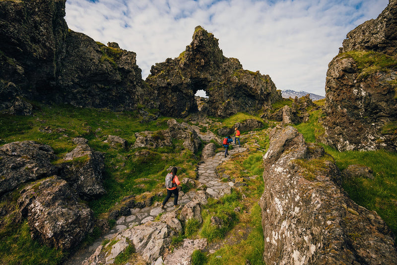 Gregory Miko 15L Unisex Day Hiking Backpack, Ventilated Backpanel, Built-In Hydration Attachment for Water Bladder (Reservoir Not Included), One Size Fits All, Sumac Red