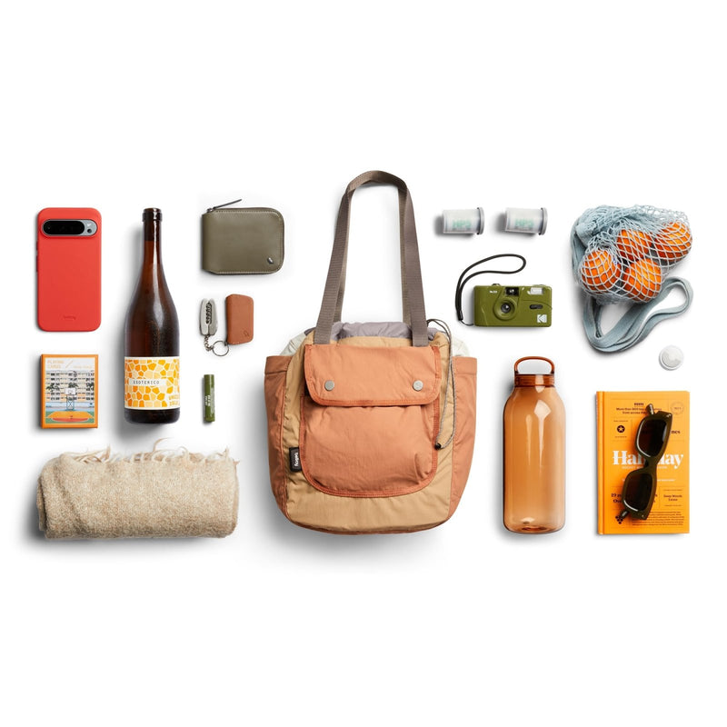 Bellroy Cinch Tote (16 liter lightweight tote bag with external organization, pop pockets, a luggage pass - through, and effortless draw - cord closure) - SandDune