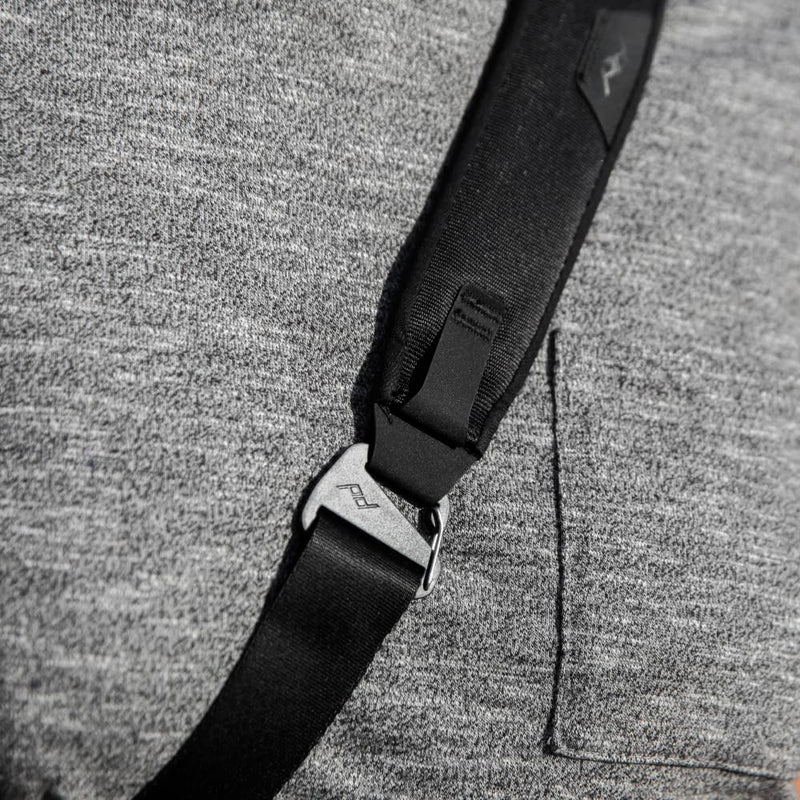 Peak Design Everyday Sling 3L, Black, Padded Adjustable Shoulder Strap for Crossbody or Waist Carry, FlexFold Divider, Ideal for Carrying Cameras or Everyday Essentials, Sling Bag for Men and Women
