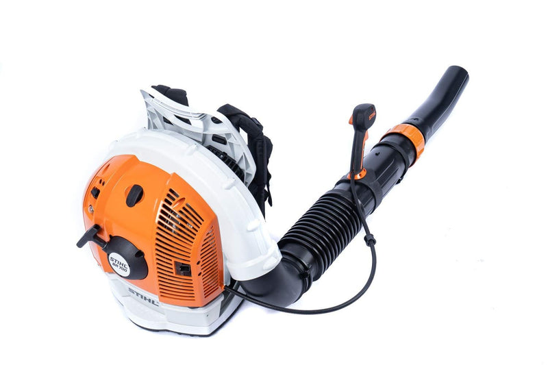 Stihl BR 700 back - carrying professional leaf blower with adjustable blow tube and a maximum blowing force of 88 m/s