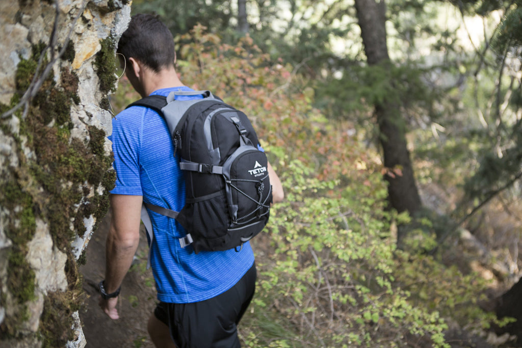 TETON Sports Oasis 1100 Hydration Pack Free 2 Liter Hydration Bladde backpacks4less